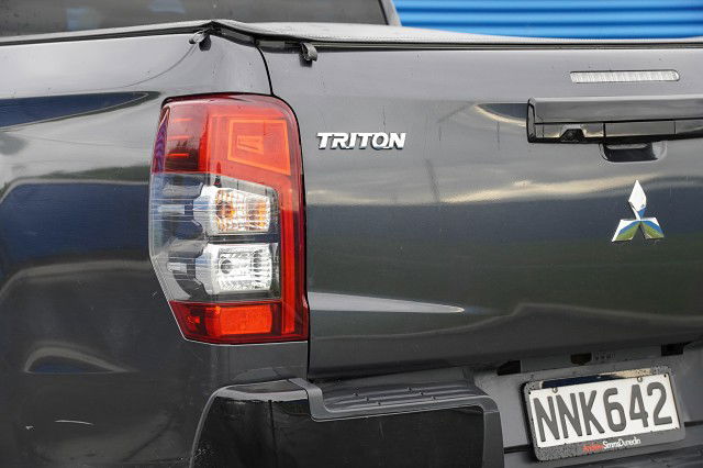 2021 Mitsubishi Triton DC Glsb 4WD 6AT 2.4D