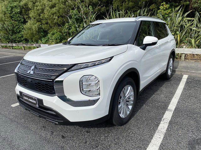 2025 Mitsubishi Outlander LS 4WD - PRE-REG SALE
