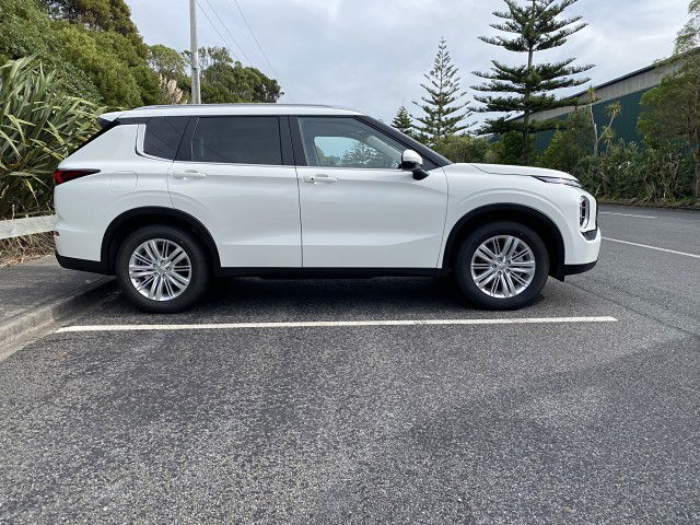 2025 Mitsubishi Outlander LS 4WD - PRE-REG SALE