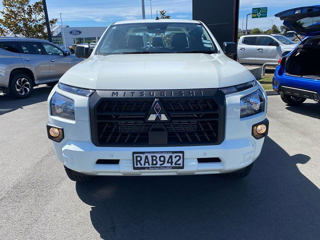 2025 Mitsubishi Triton DC WS 2.4D GLX 4WD 6AT