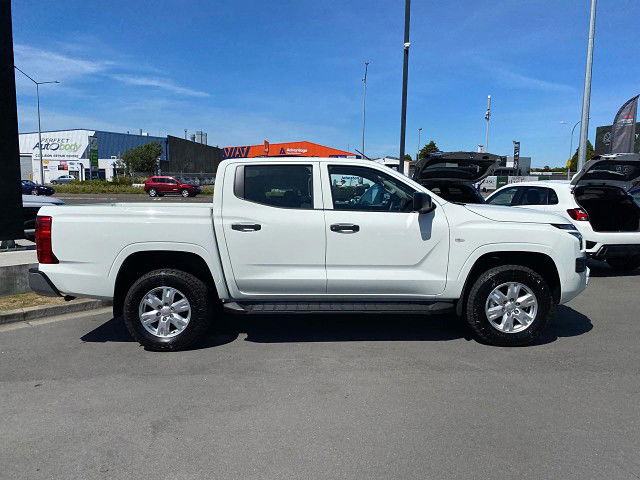 2025 Mitsubishi Triton DC WS 2.4D GLX 4WD 6AT