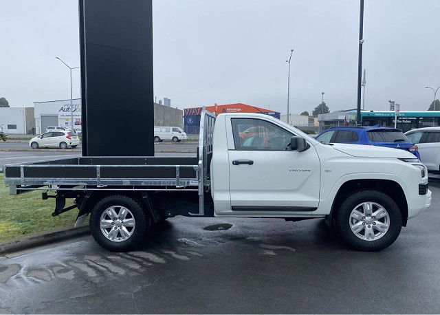 2025 Mitsubishi Triton SC CH 2.4D GLX 4WD 6AT