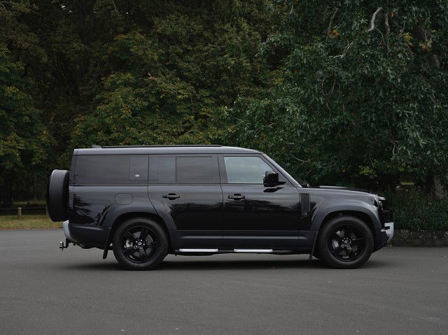 2024 Land Rover Defender 130 D300 HSE 3.0D 8 Seats