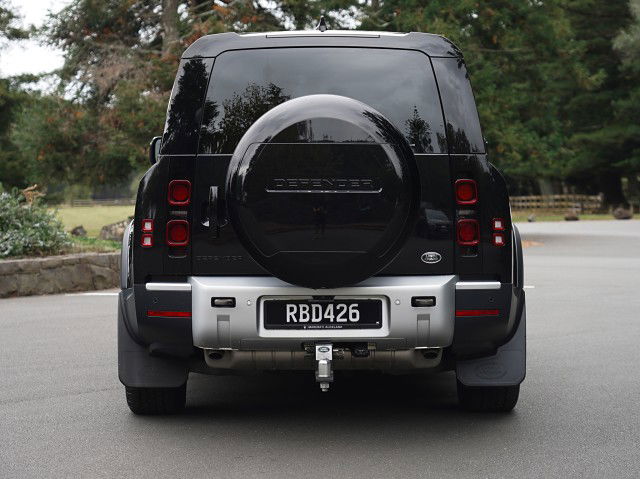 2024 Land Rover Defender 130 D300 HSE 3.0D 8 Seats