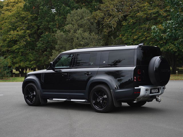 2024 Land Rover Defender 130 D300 HSE 3.0D 8 Seats