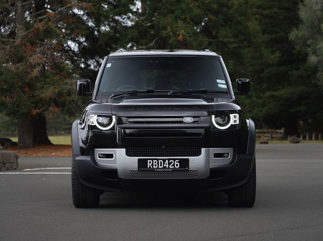 2024 Land Rover Defender 130 D300 HSE 3.0D 8 Seats