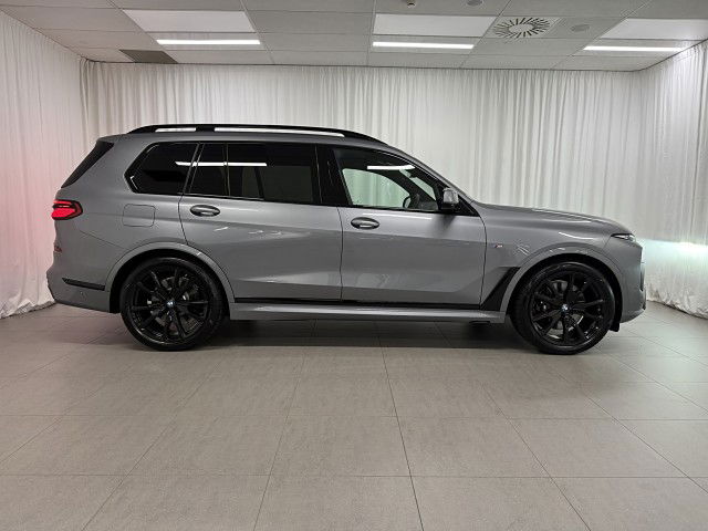 2025 BMW X7 22EN xDrive40d