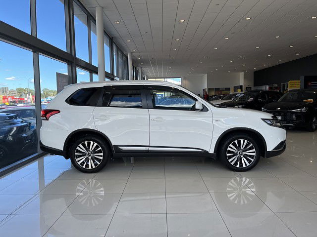 2021 Mitsubishi Outlander Ls 2.4P/Cvt