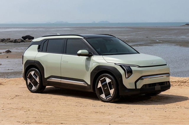 2025 Kia EV3 LIGHT 2WD STANDARD RANGE (58.3kWh)