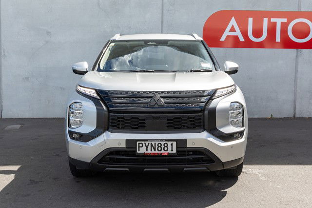 2023 Mitsubishi Outlander XLS 2.5P/CVT