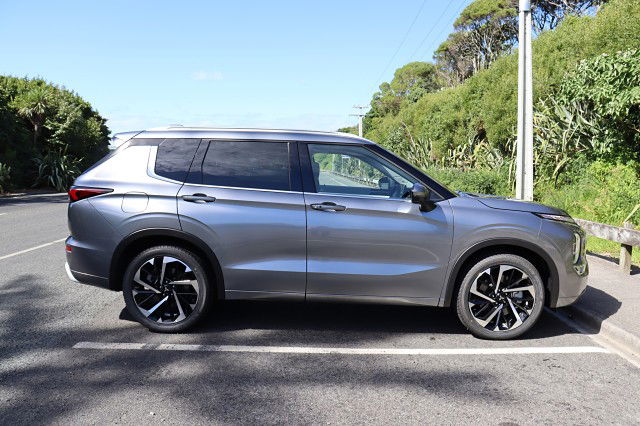 2025 Mitsubishi Outlander VRX 4WD