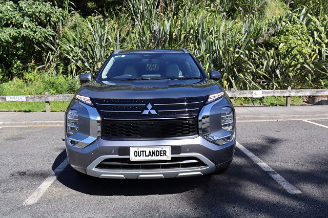 2025 Mitsubishi Outlander VRX 4WD