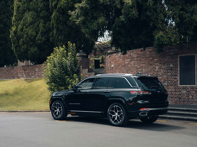 2025 Jeep Grand Cherokee Summit 4XE