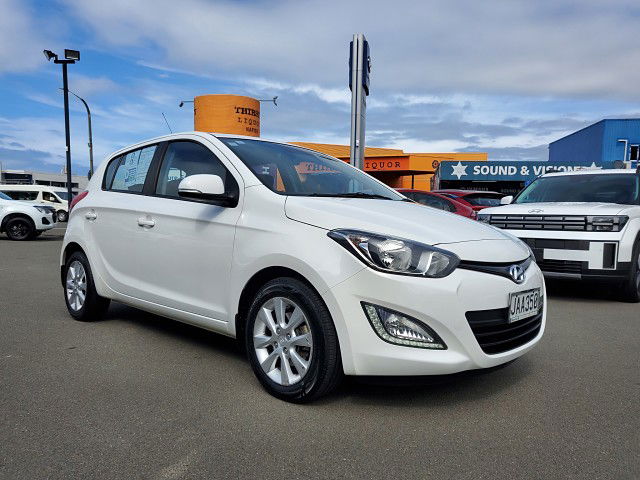 2015 Hyundai i20 PB GLS 1.4 Auto NZ New
