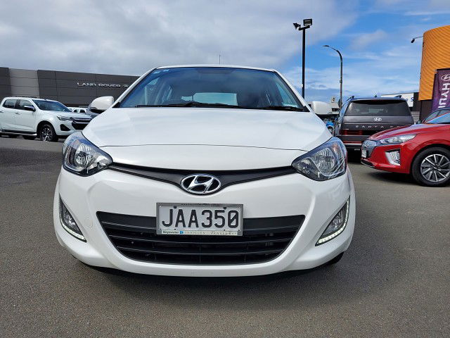 2015 Hyundai i20 PB GLS 1.4 Auto NZ New