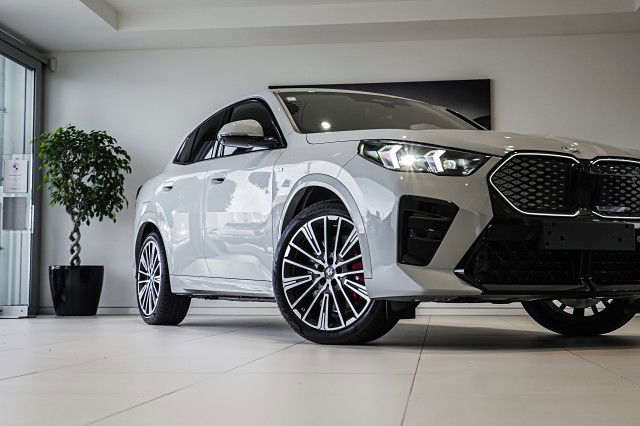 2025 BMW iX2 eDrive20 M Sport Pro