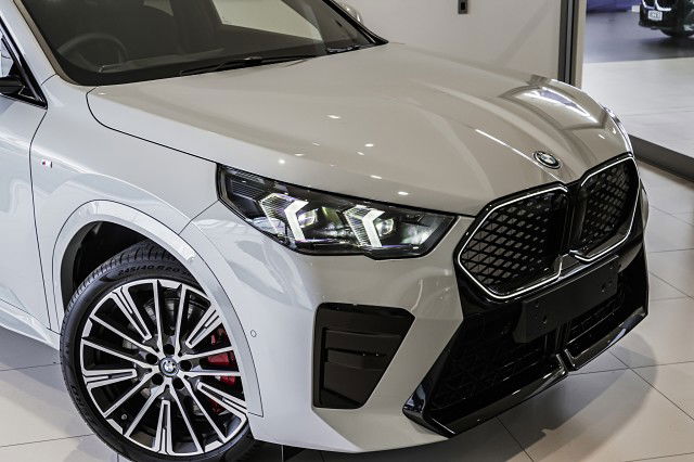 2025 BMW iX2 eDrive20 M Sport Pro