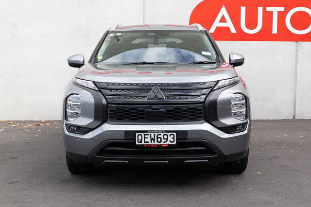 2023 Mitsubishi Outlander XLS 2.5P/CVT