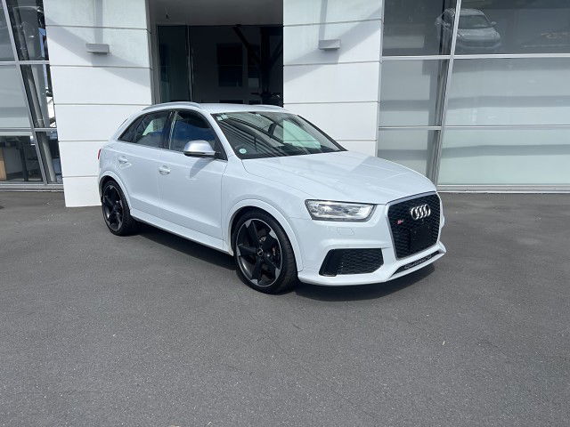 2014 Audi RS Q3 Low km, leather