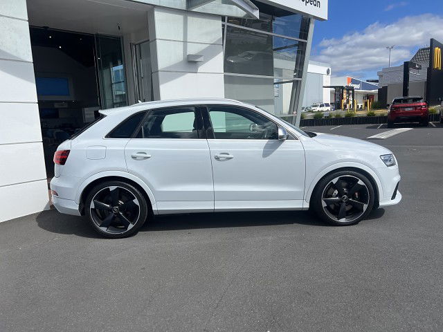 2014 Audi RS Q3 Low km, leather