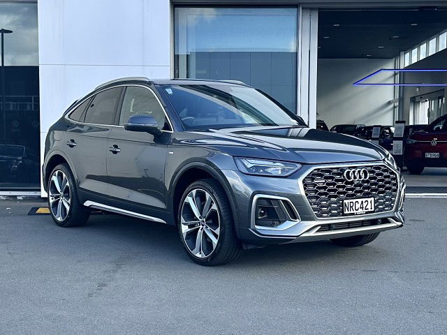 2021 Audi Q5 45 TFSI 183KW, Tow Bar, Roof Racks