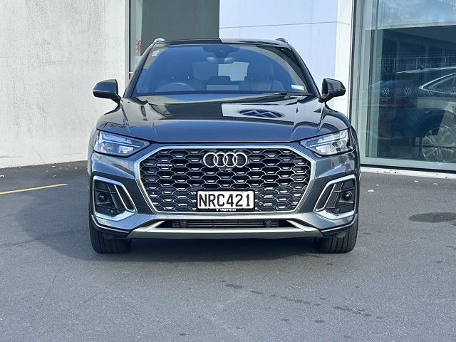 2021 Audi Q5 45 TFSI 183KW, Tow Bar, Roof Racks