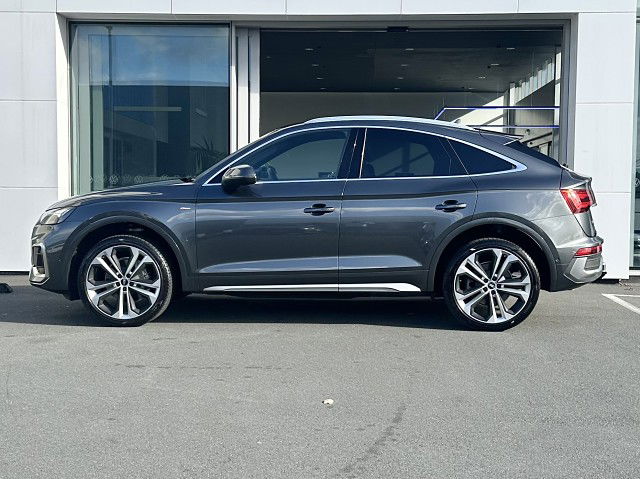 2021 Audi Q5 45 TFSI 183KW, Tow Bar, Roof Racks
