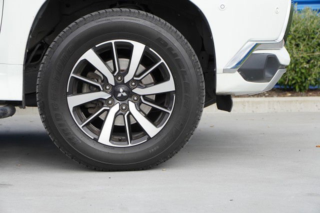 2016 Mitsubishi Pajero Sport VRX 2.4D/4WD/8AT