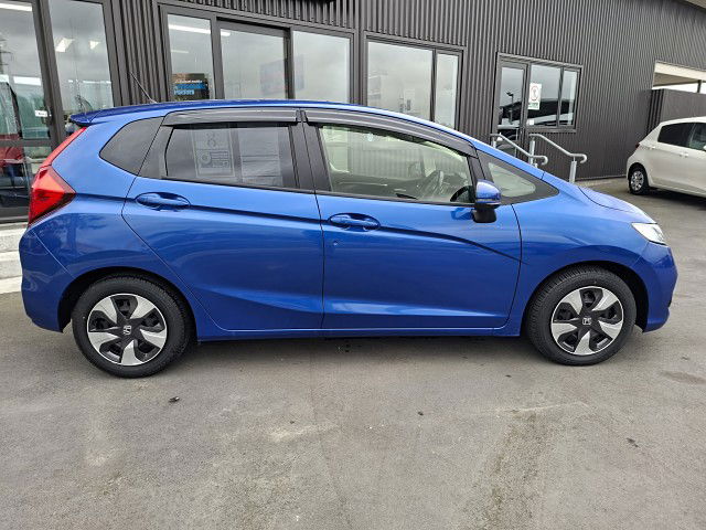 2017 Honda Fit Hybrid L Package 8 Airbags