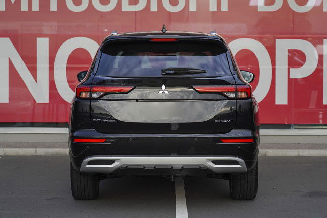 2025 Mitsubishi Outlander VRX PHEV 4WD SUV - UP TO 84KM RANGE!