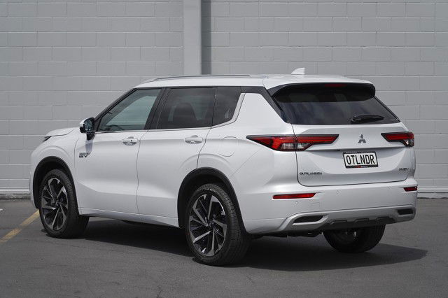2025 Mitsubishi Outlander VRX PHEV 4WD SUV - UP TO 84KM RANGE!