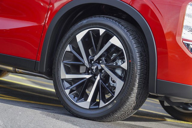 2025 Mitsubishi Outlander XLS PHEV 4WD SUV - UP TO 84KM RANGE