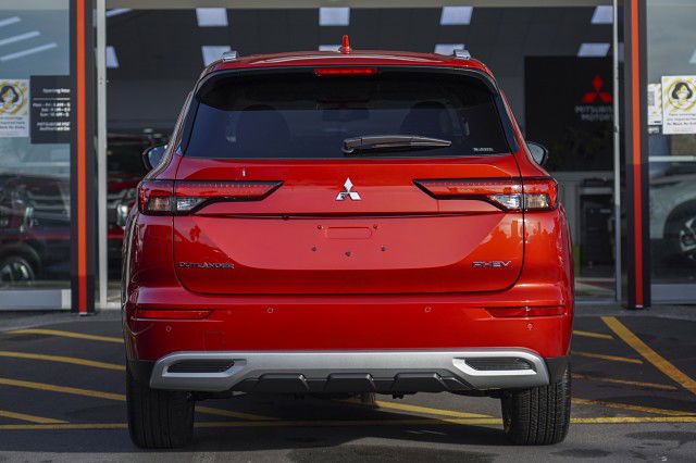 2025 Mitsubishi Outlander XLS PHEV 4WD SUV - UP TO 84KM RANGE