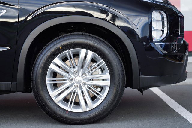 2025 Mitsubishi Outlander LS PHEV 4WD SUV - UP TO 84KM RANGE