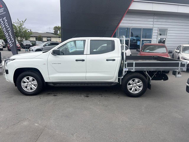 2025 Mitsubishi Triton DC CH 2.4D GLX 4WD 6AT