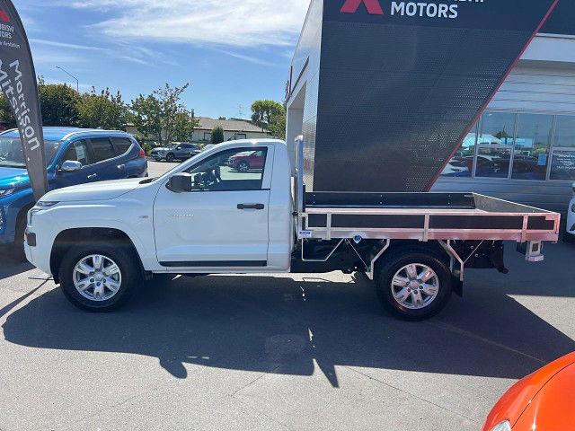 2025 Mitsubishi Triton SC CH 2.4D GLX 4WD 6AT