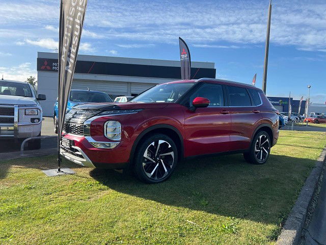 2023 Mitsubishi Outlander XLS 2.5P/CVT