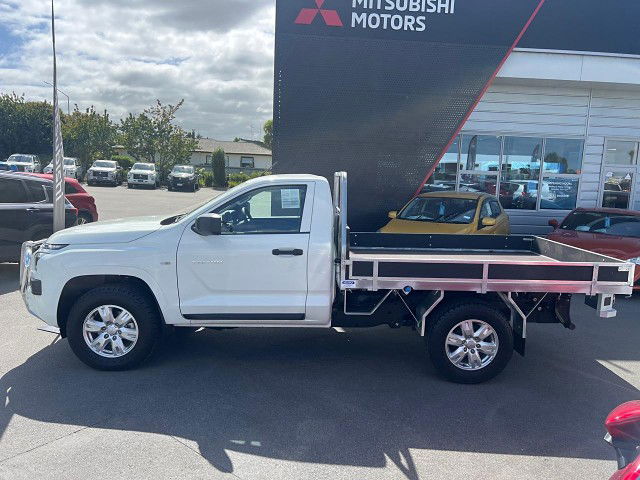 2025 Mitsubishi Triton SC CH 2.4D GLX 4WD 6AT
