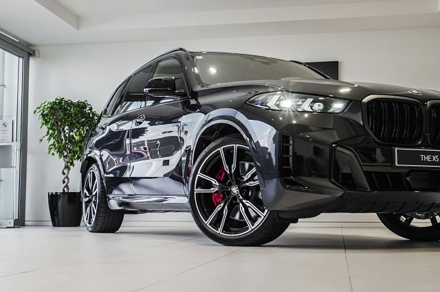 2025 BMW X5 M60i