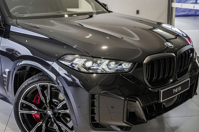 2025 BMW X5 M60i