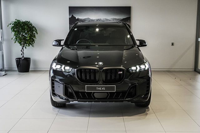 2025 BMW X5 M60i