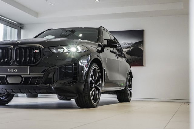 2025 BMW X5 M60i
