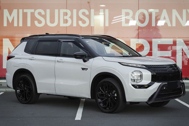 2025 Mitsubishi Outlander VRX PHEV 4WD SUV - BLACK OUT PACK