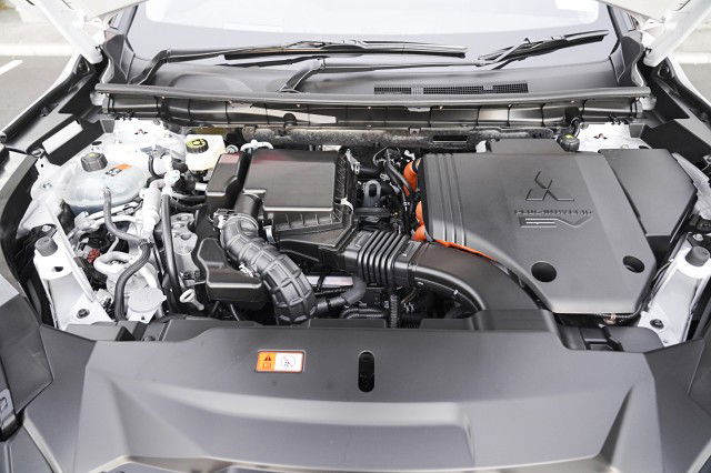 2025 Mitsubishi Outlander VRX PHEV 4WD SUV - BLACK OUT PACK