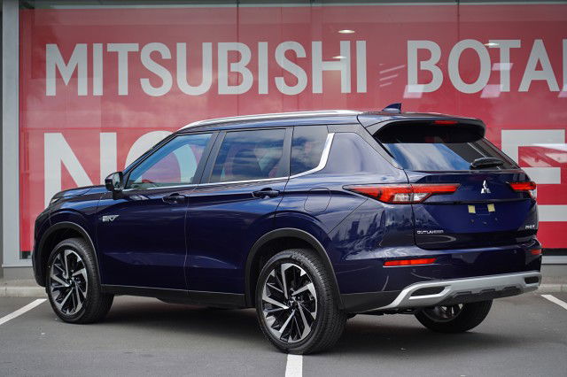 2025 Mitsubishi Outlander XLS PHEV 4WD SUV - UP TO 84KM RANGE