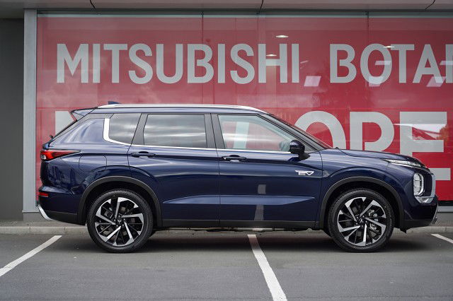 2025 Mitsubishi Outlander XLS PHEV 4WD SUV - UP TO 84KM RANGE