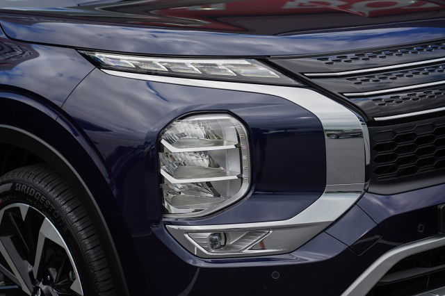 2025 Mitsubishi Outlander XLS PHEV 4WD SUV - UP TO 84KM RANGE