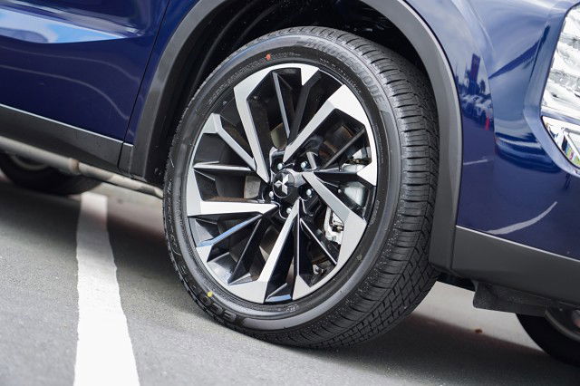 2025 Mitsubishi Outlander XLS PHEV 4WD SUV - UP TO 84KM RANGE