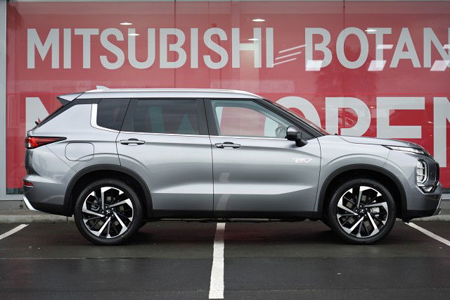 2025 Mitsubishi Outlander XLS PHEV 4WD SUV - UP TO 84KM RANGE