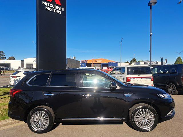 2020 Mitsubishi Outlander PHEV 4WD G
